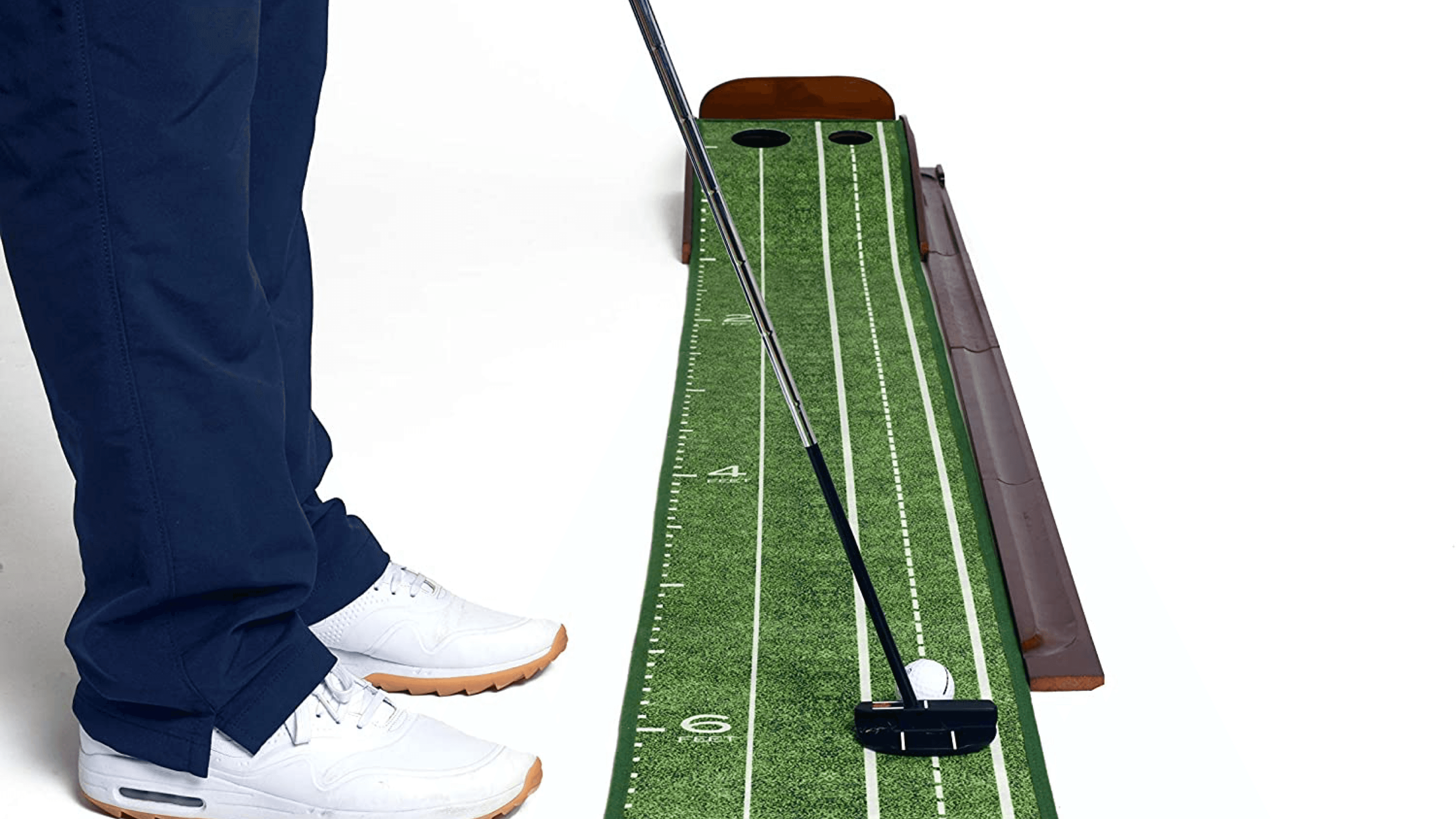 An indoor putting mat