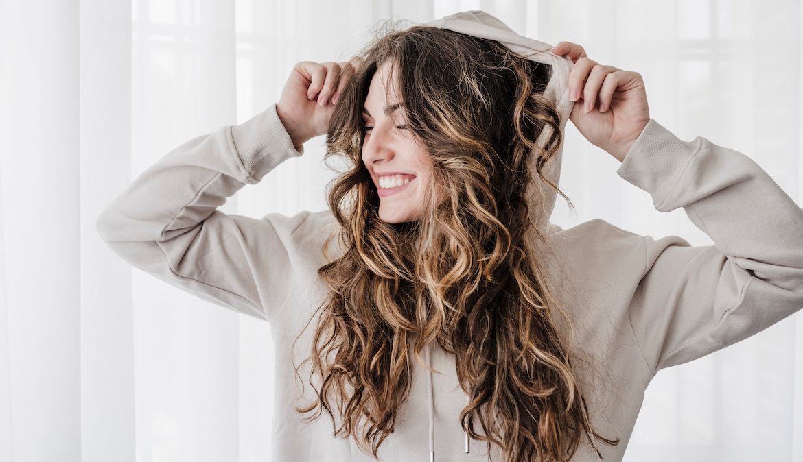 Featured image for How To Keep Wavy Hair Looking Fresh—Never Flat—With Fewer Weekly Washes